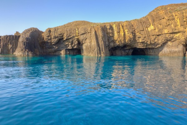 glaronisia-rocky-islets-milos-island-cyclades-greece-1600x1066