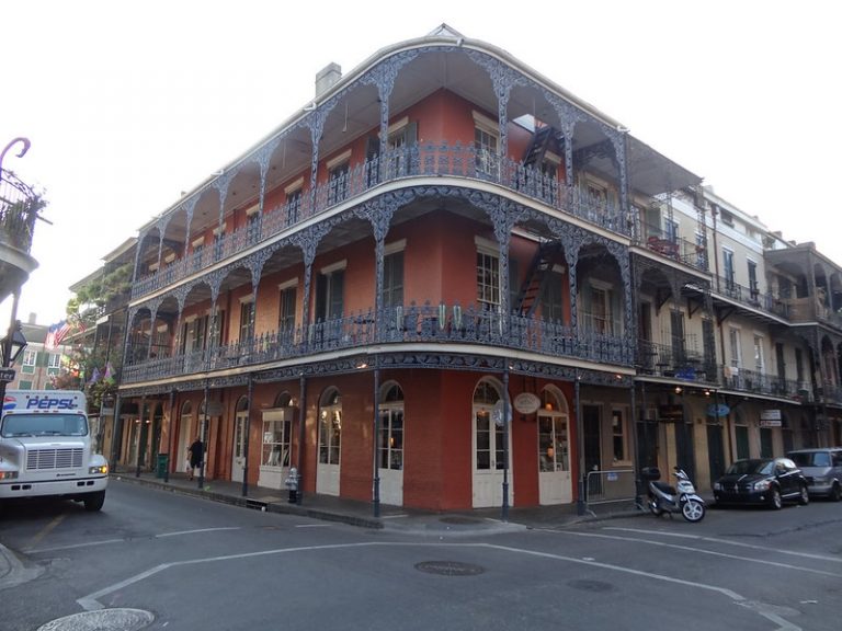 5 MustSee Attractions in NOLA El Take it Easy