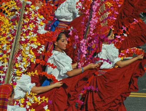 Salvadoran Traditional Clothing – A Vibrant Guide to El Salvador’s Cultural Attire