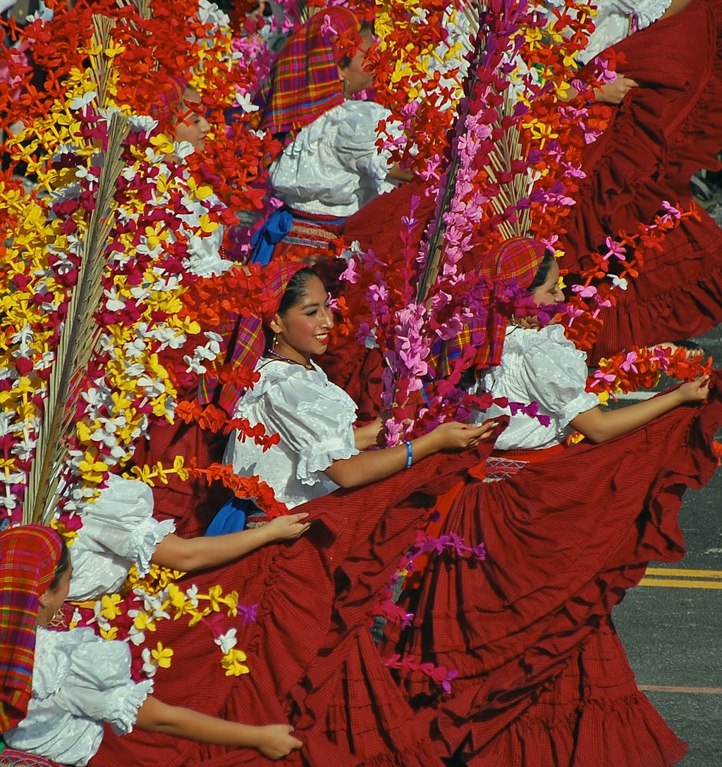 Salvadoran Traditional Clothing – A Vibrant Guide to El Salvador’s Cultural Attire